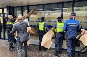 De onthulling van Wijkpost Veilig Malburgen